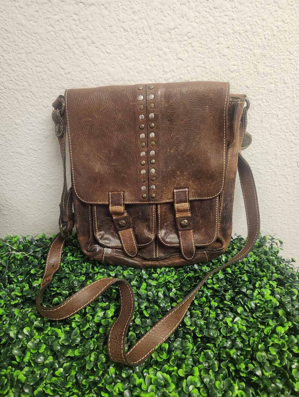 Patricia Nash Armeno Brown Distressed Italian Leather Crossbody Messenger Bag‎